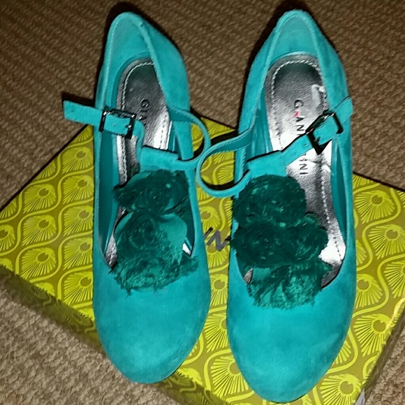 Beautiful pumps! - Picture 2 of 4