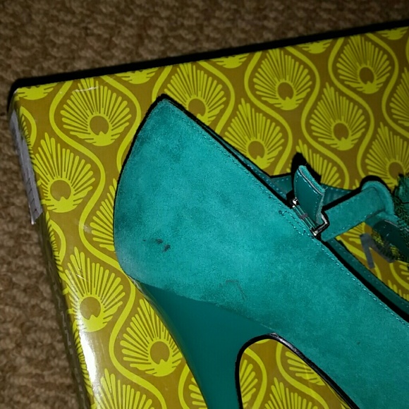Beautiful pumps! - Picture 3 of 4