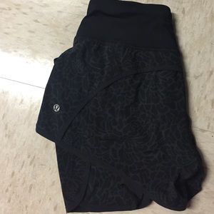Lululemon groovy shorts
