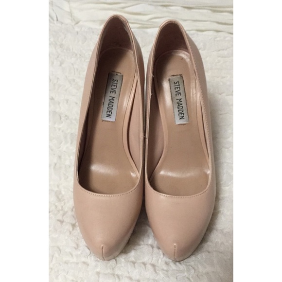 STEVE MADDEN size 7 nude pumps -worn once-