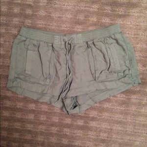 ABERCROMBIE FLOWY SHORTS