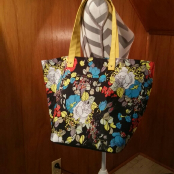 Floral tote.