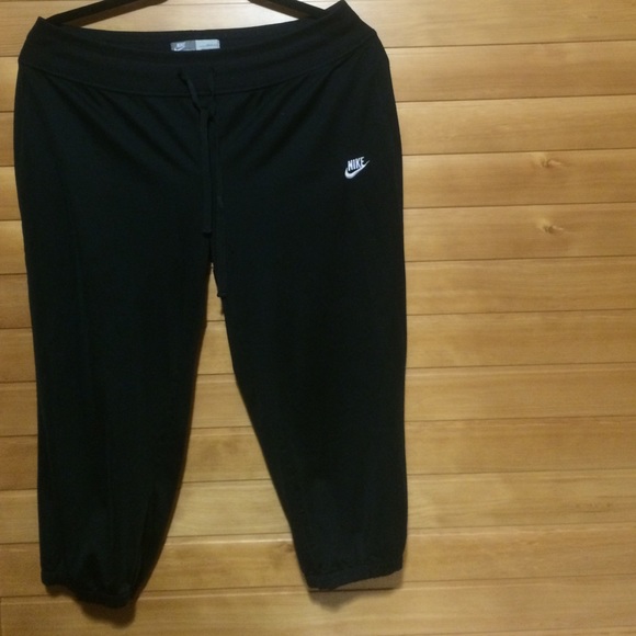 Women's black nike sportswear capri sweats