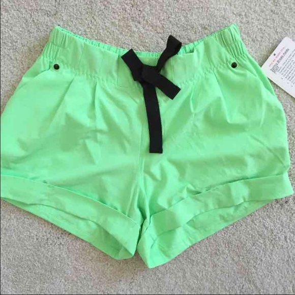 Lululemon Spring Break Away Shorts size4