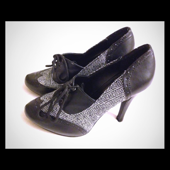 CHARLOTTE RUSSE PUMPS