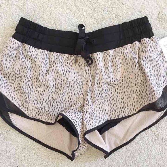 Lululemon Hotty Hot Short size 6