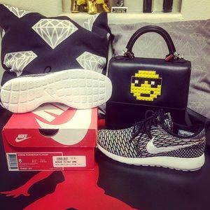 Nike roshe flyknit multicolor sneakers