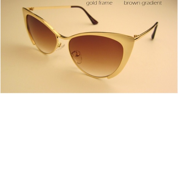 Unlisted Accessories - Vintage Cat Lens