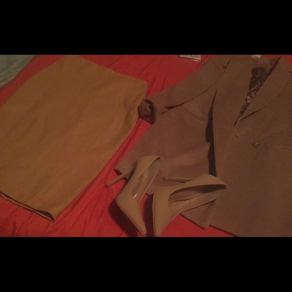 Beautiful tan leather pencil skirt