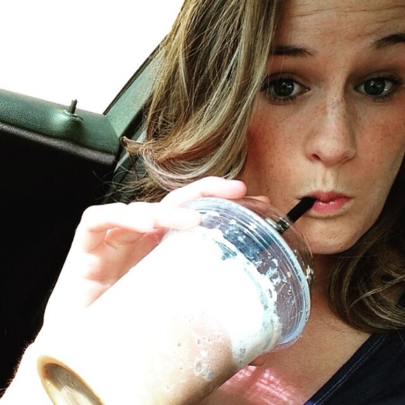Meet your Posher, Courtney - Picture 3 of 3