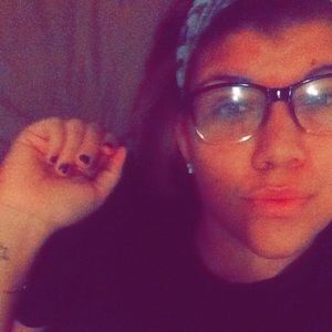 Meet your Posher, Sharona