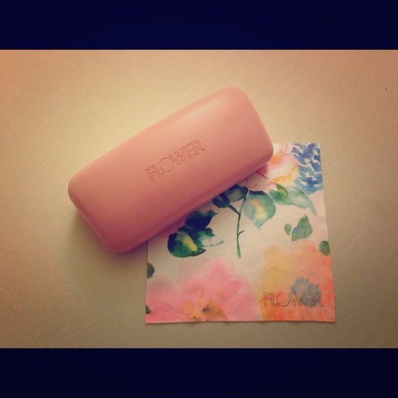FLOWER SUNGLASS CASE