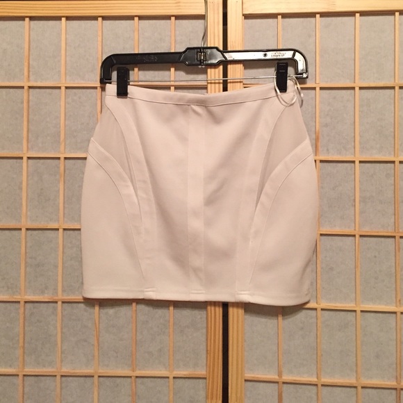 White bodycon skirt