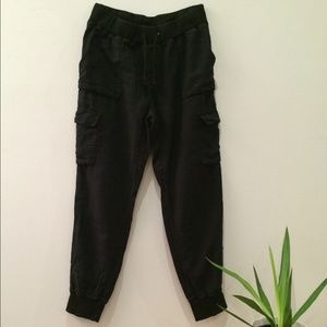 Aritzia TNA Slouchy Linen Cargo Pants