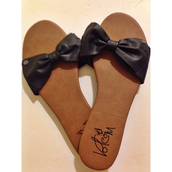 🎀 Volcom bow sandals 🎀