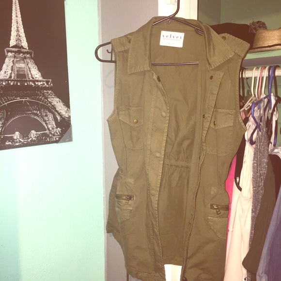 Cute sleeveless olive green jacket