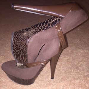 Anne Michelle brown suede high-heel pumps; Size 7