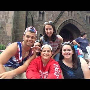 Meet your Posher, Fallon