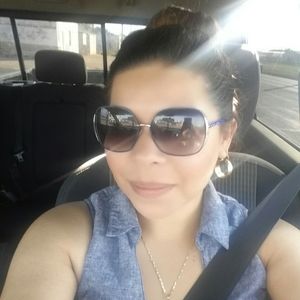 Meet your Posher, Saida