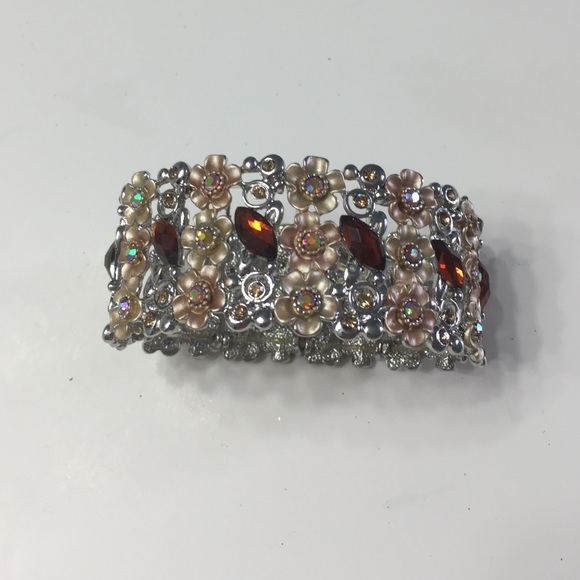Flower bracelet - Picture 2 of 2