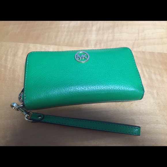 Michael Kors Fulton palm green wristlet!!