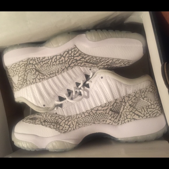 Retro 11 Lows Zen color way SOLD OUT EVERYWHERE