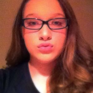 Meet your Posher, Chloe