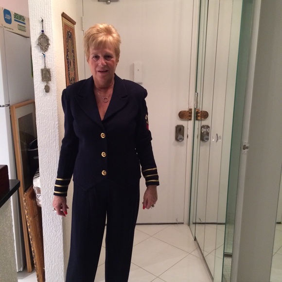 Meet your Posher, Hana