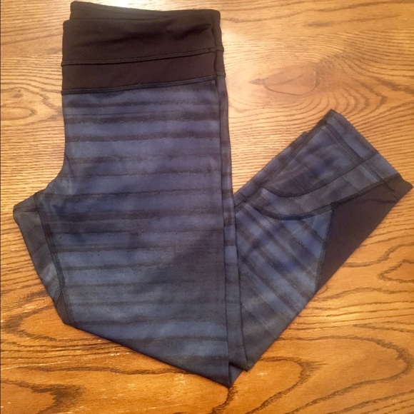 Lululemon good vibes inspire crop striped sz 8 EUC