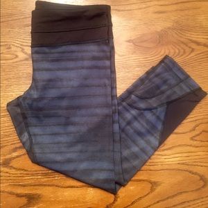 Lululemon good vibes inspire crop striped sz 8 EUC