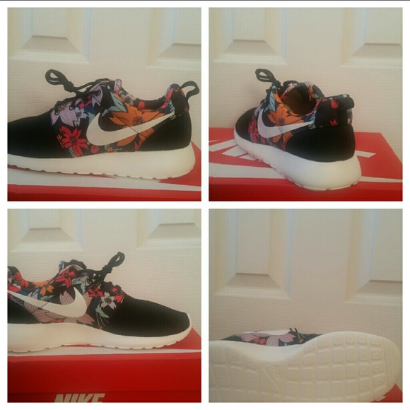 Nike Shoes - Nike Roshe One Print