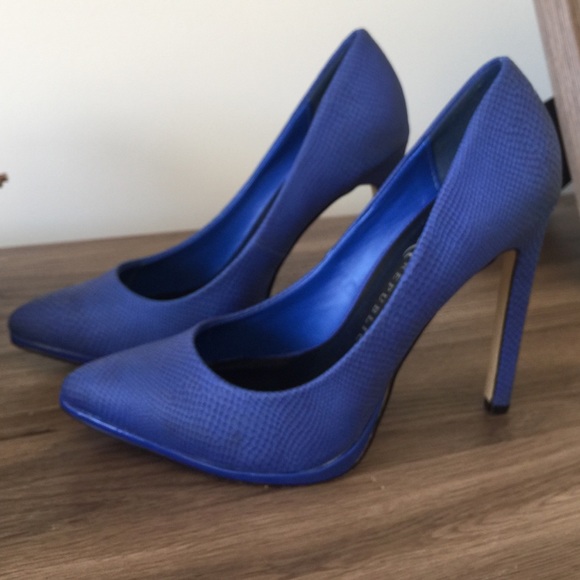 Royal Blue RR Pointed Heels - Picture 2 of 4