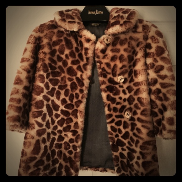Child's short leopard print shearling fur.
