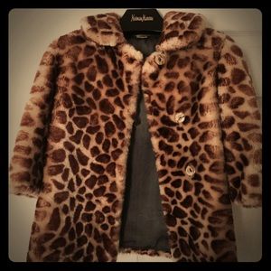 Child's short leopard print shearling fur.