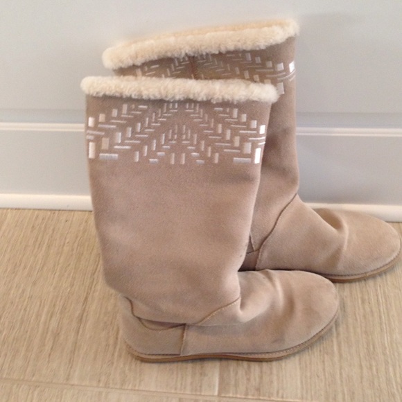 Cole Haan Nike Air boots. Size 6B.