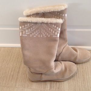 Cole Haan Nike Air boots. Size 6B.