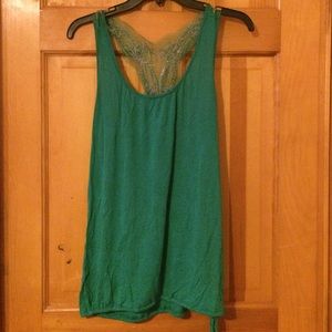 Green tank with beautiful design icon the back