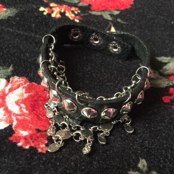 Bracelet with studs. - Picture 1 of 1
