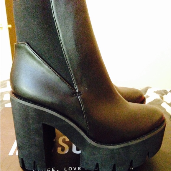 Black boots!