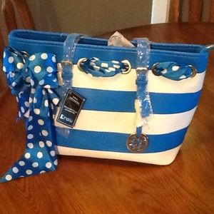 Handbag, new. Lots of storage compartments.