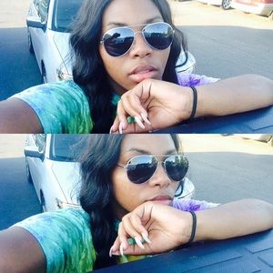 Meet your Posher, Melasia