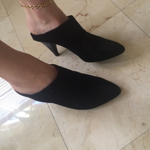 Liz Clairborne black suede pointed bootie - Picture 3 of 4