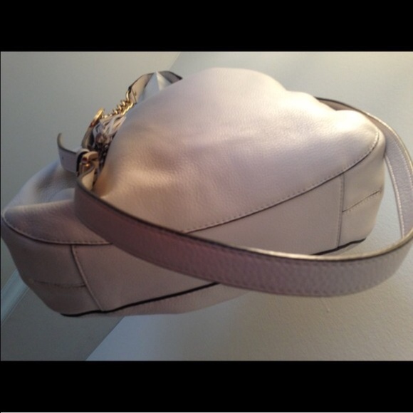 Micheal Kors white handbag - Picture 2 of 3