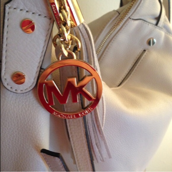 Micheal Kors white handbag - Picture 3 of 3