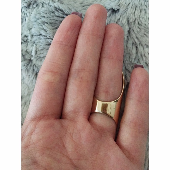 🚫SOLD🚫🎉HP🎉 Knuckle Ring - Picture 2 of 2