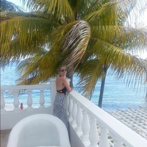 Meet your Posher, Juliana - Picture 2 of 4