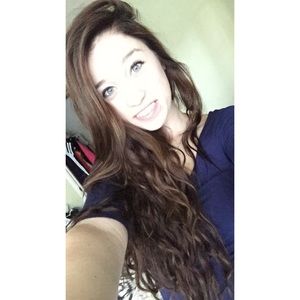 Meet your Posher, Alexis