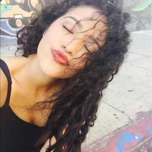 Meet your Posher, Monique