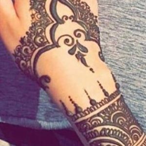 Meet your Posher, Mona