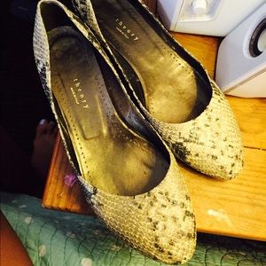 Theory snake skin flats.
